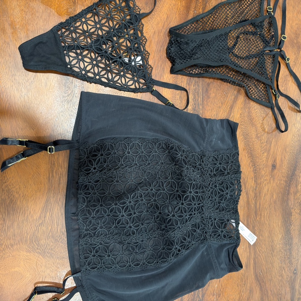Victoria Secret very sexy Lace Garter Skirt / Garter Belt (black) with matching